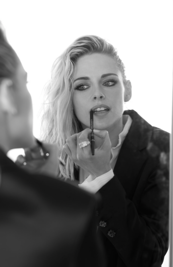  Kristen Stewart utiliza maquillaje CHANEL para la ultima edición de los premios de la academia.